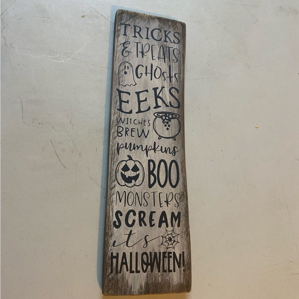 Halloween Themed Wooden Sign Handcrafted by NeedlessThings 12.5x3.5 Brand New